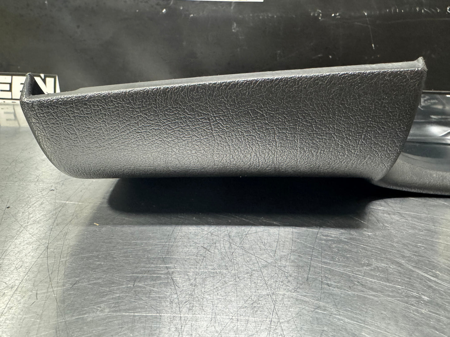 04-06 PONTIAC GTO LOWER DASH FUSE PANEL COVER OEM #L366