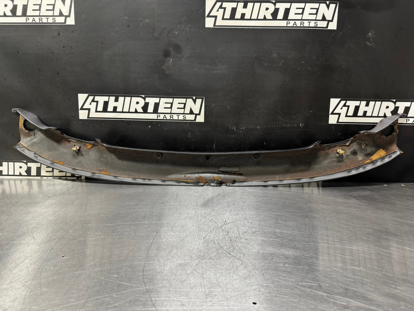 97-04 C5 CORVETTE WINDSHIELD UPPER TRIM MOLDING BLK OEM 10247725 #L466