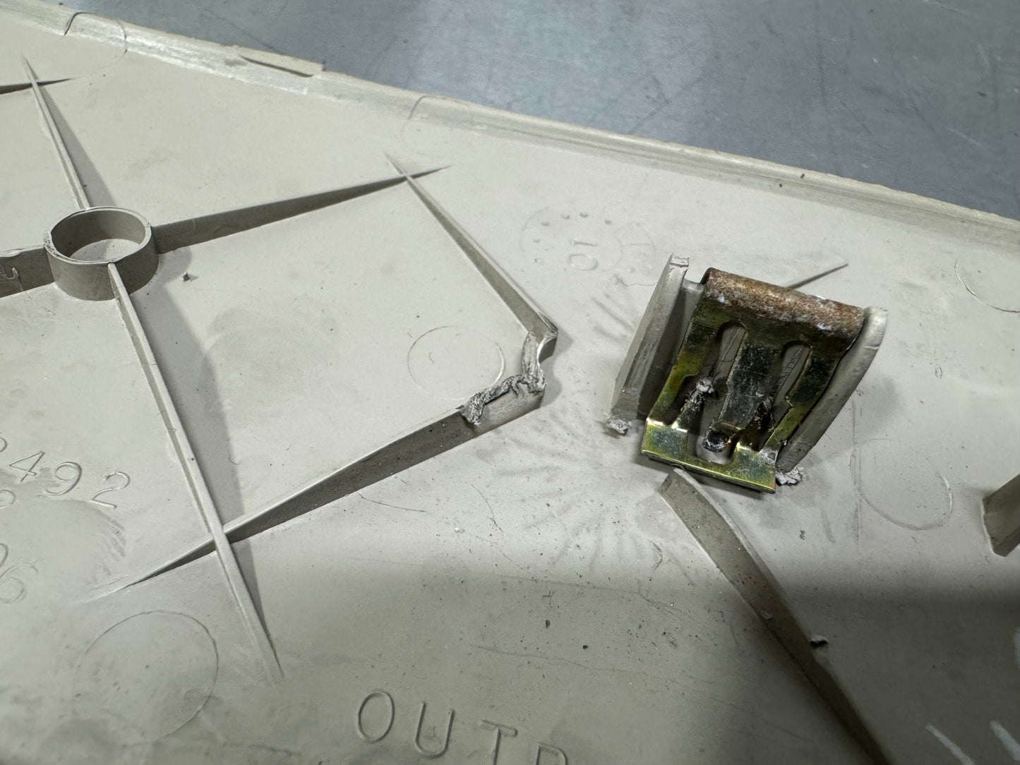 15748492 02-06 CADILLAC ESCALADE REAR DOOR SILL THRESHOLD TRIM PANEL OEM #L21