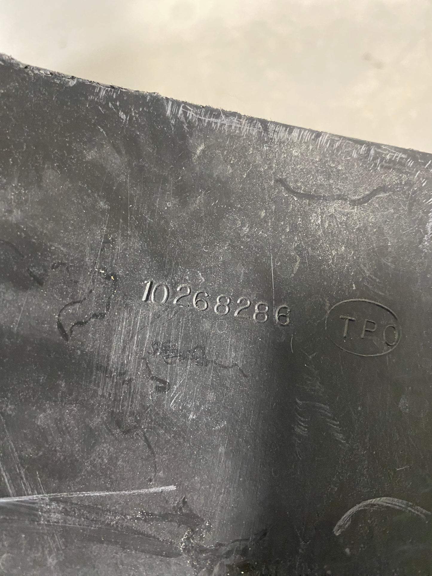 1997 - 2004 CORVETTE C5 BATTERY TRIM PANEL W/ SEAL 10268286 OEM 24-01