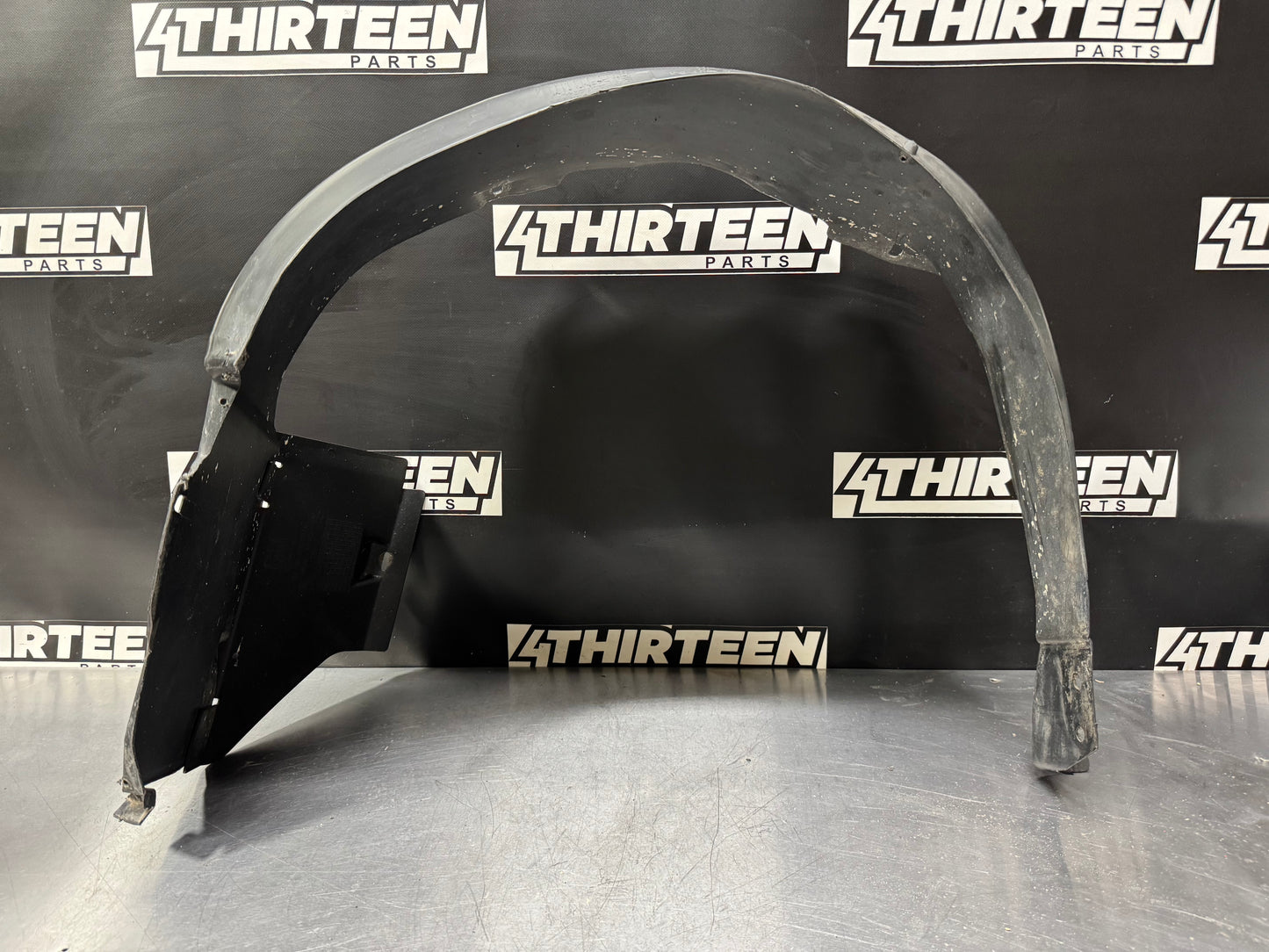 2004 PONTIAC GTO OEM RF FENDER LINER 92076174 OEM #L254