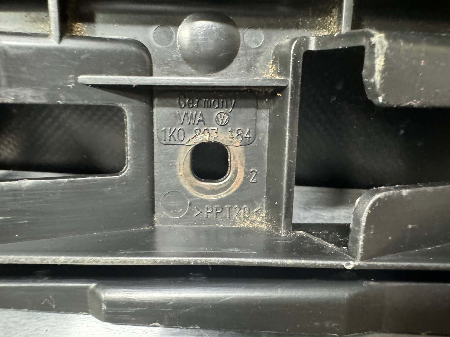 2006 VOLKSWAGON GTI RF PASSENGER FRONT BUMPER BRACKET 1K0807184 OEM #L168