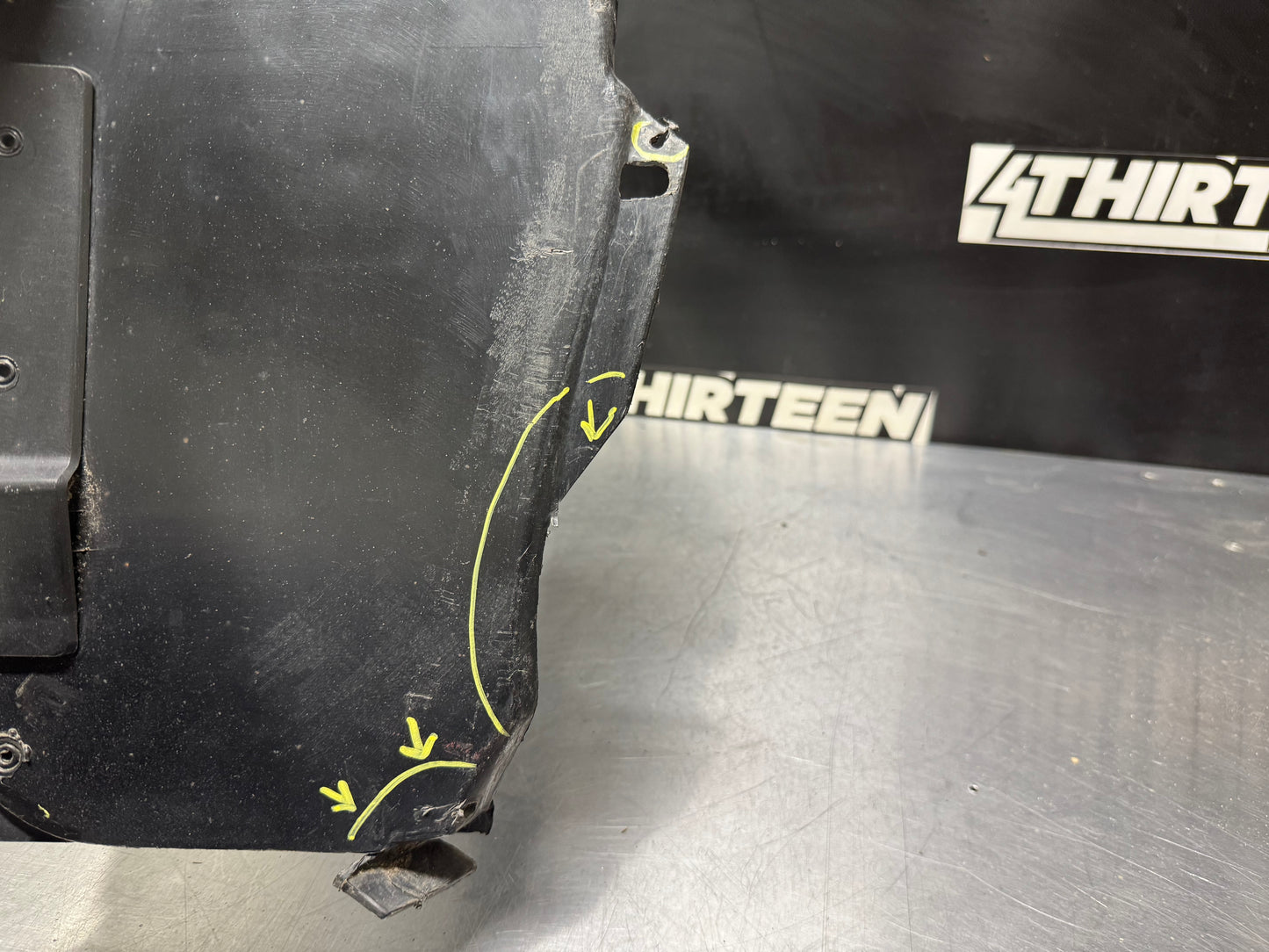 2004 PONTIAC GTO OEM RF FENDER LINER 92076174 OEM #L254