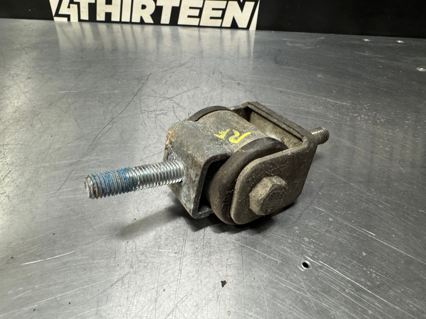 2004 PONTIAC GTO RF ENGINE MOUNT OEM #L258
