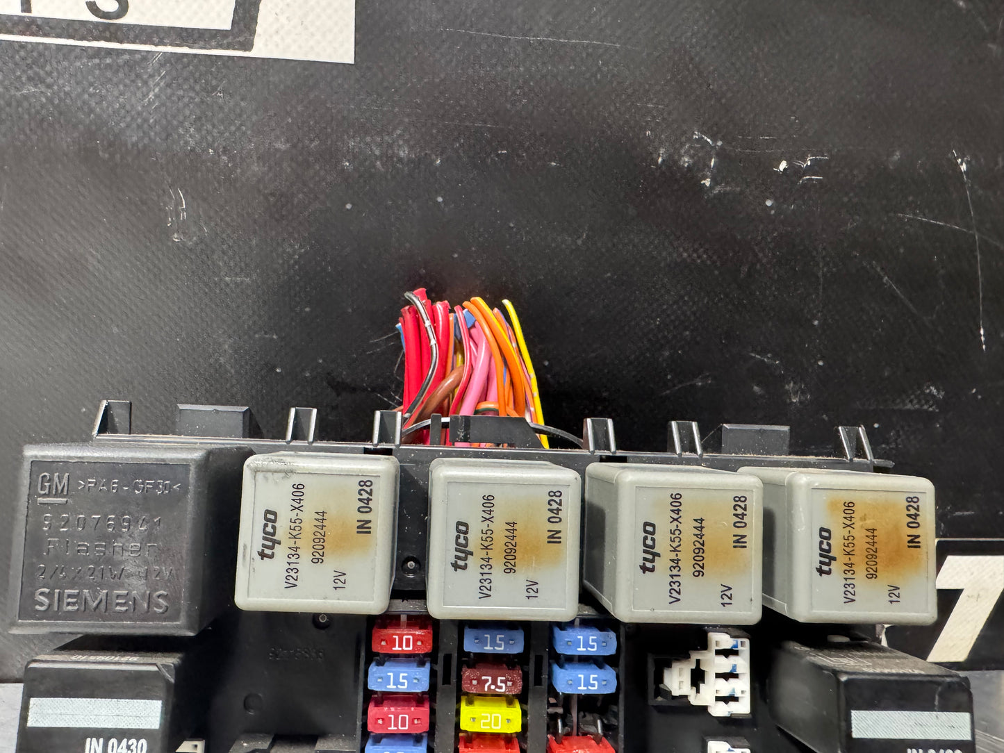 04-06 PONTIAC GTO CABIN FUSE BOX OEM #L431