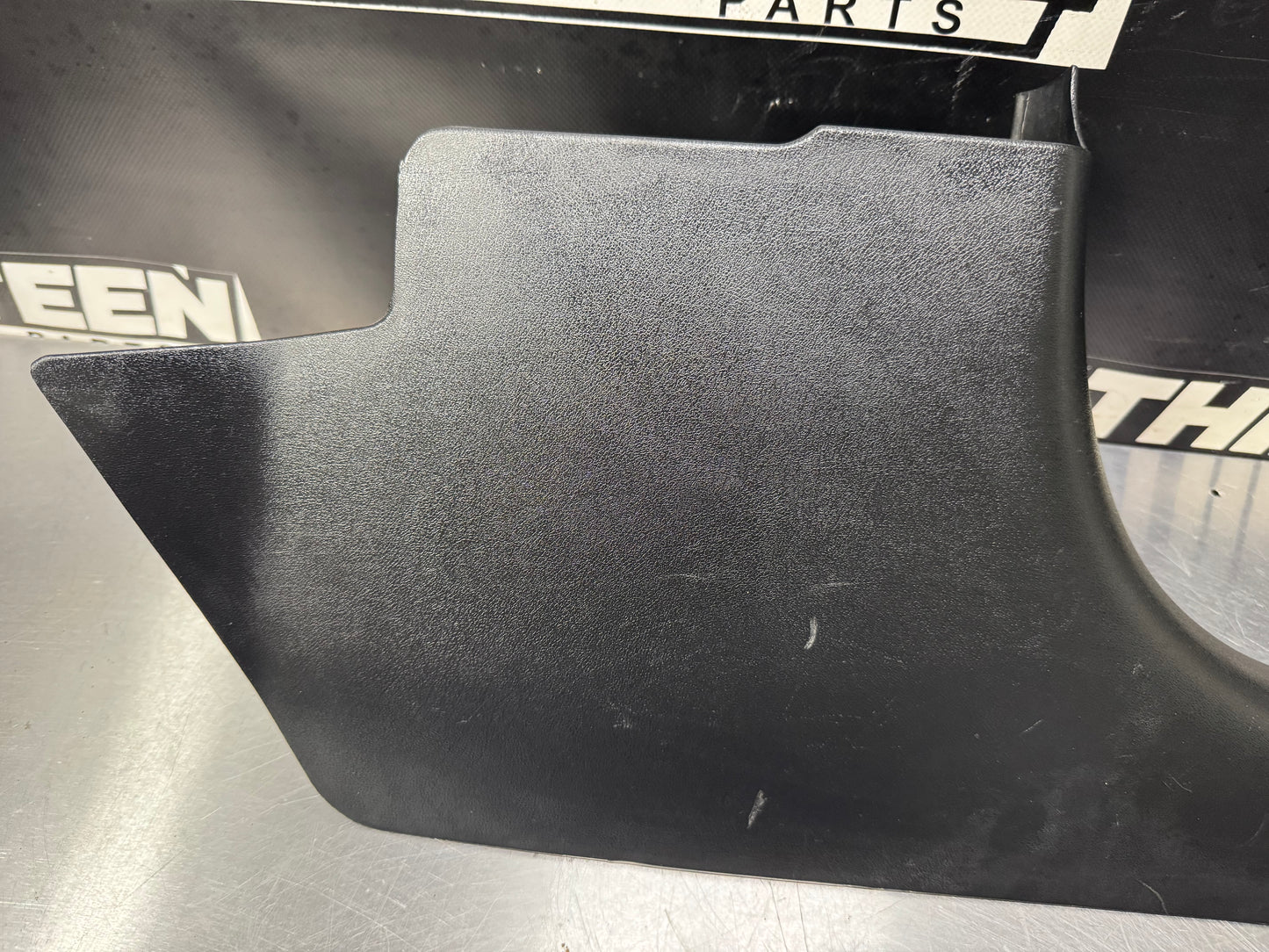 97-04 C5 CORVETTE PASSENGER SIDE DOOR SILL KICK PANEL RH BLK OEM 10430854 #L332