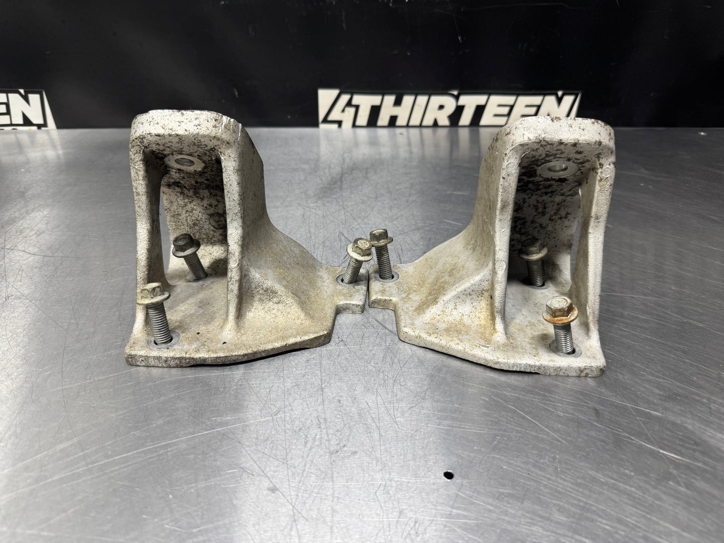 97-04 C5 CORVETTE ENGINE MOUNT BRACKETS PAIR OEM #L348