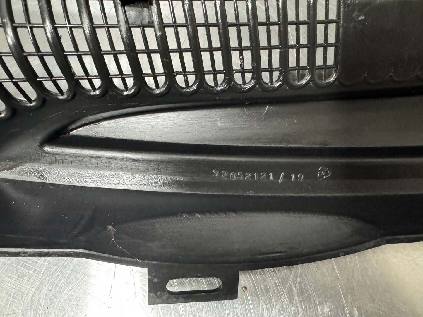 04-06 PONTIAC GTO WINDSHIELD COWL ASSEMBLY W/ SEAL OEM #L454