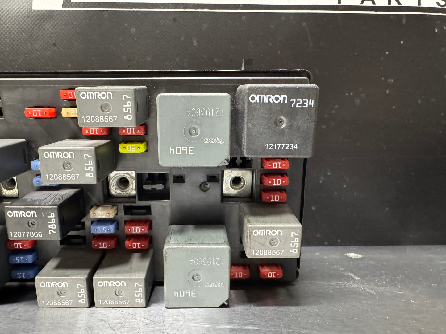 01-04 CORVETTE C5 ENGINE BAY FUSE RELAY BOX OEM 10316193 #L227