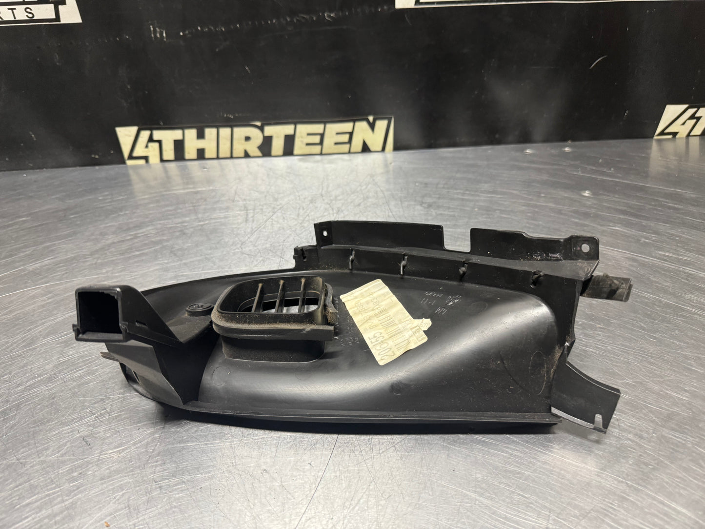 04-06 PONTIAC GTO RH PASSENGER SIDE DEFROST VENT TRIM OEM #N298