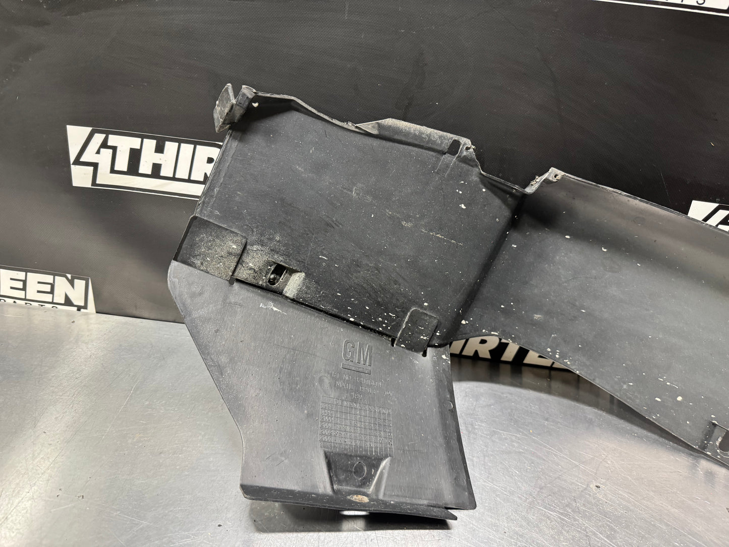 2004 PONTIAC GTO OEM RF FENDER LINER 92076174 OEM #L254