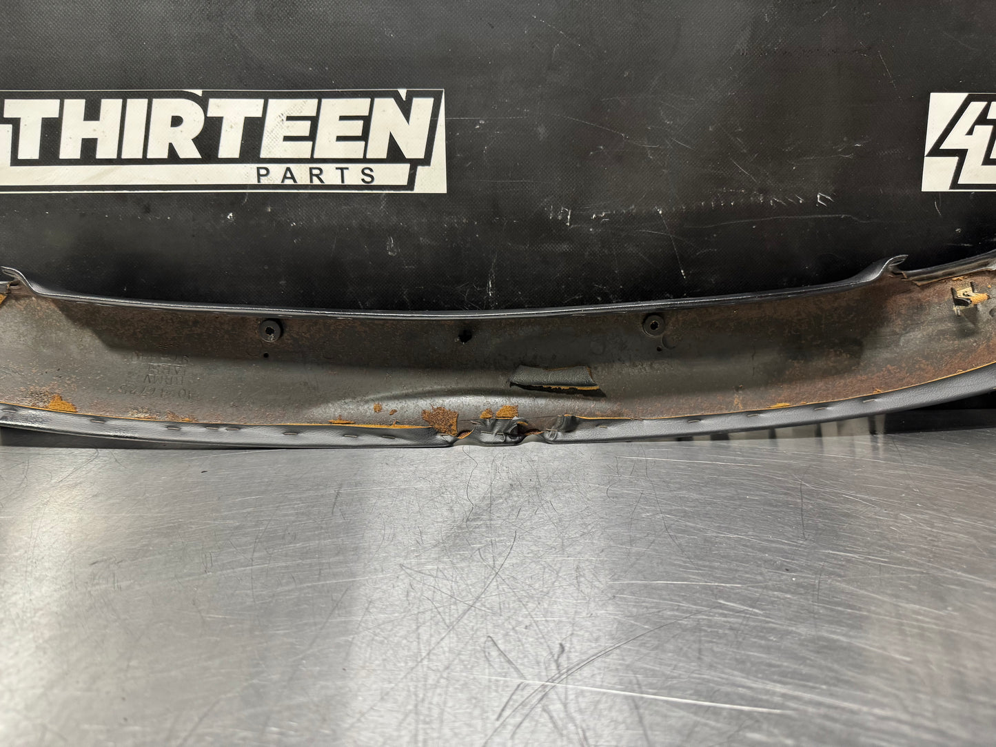 97-04 C5 CORVETTE WINDSHIELD UPPER TRIM MOLDING BLK OEM 10247725 #L466
