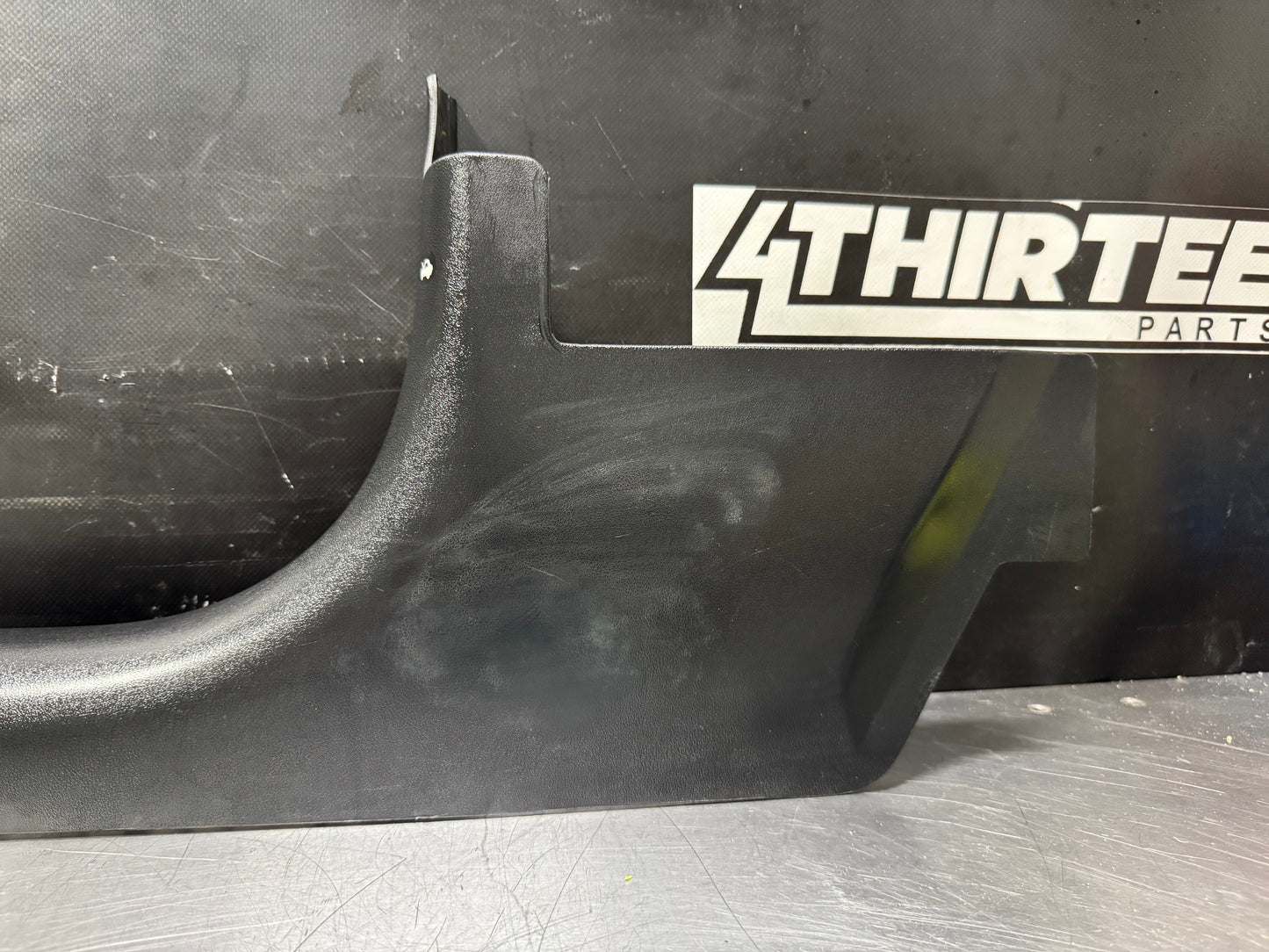 1997-2004 C5 CORVETTE DRIVER SIDE DOOR SILL KICK PANEL LH BLK OEM 10247091 #L471