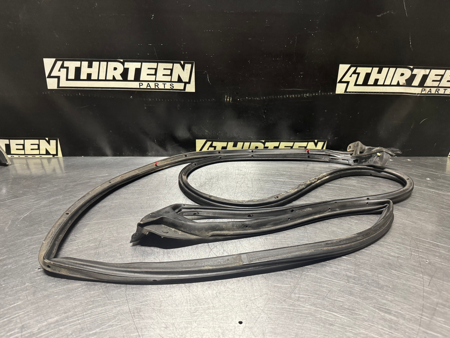 97-04 C5 CORVETTE LH DRIVER SIDE DOOR WEATHER STRIP SEAL OEM #N608