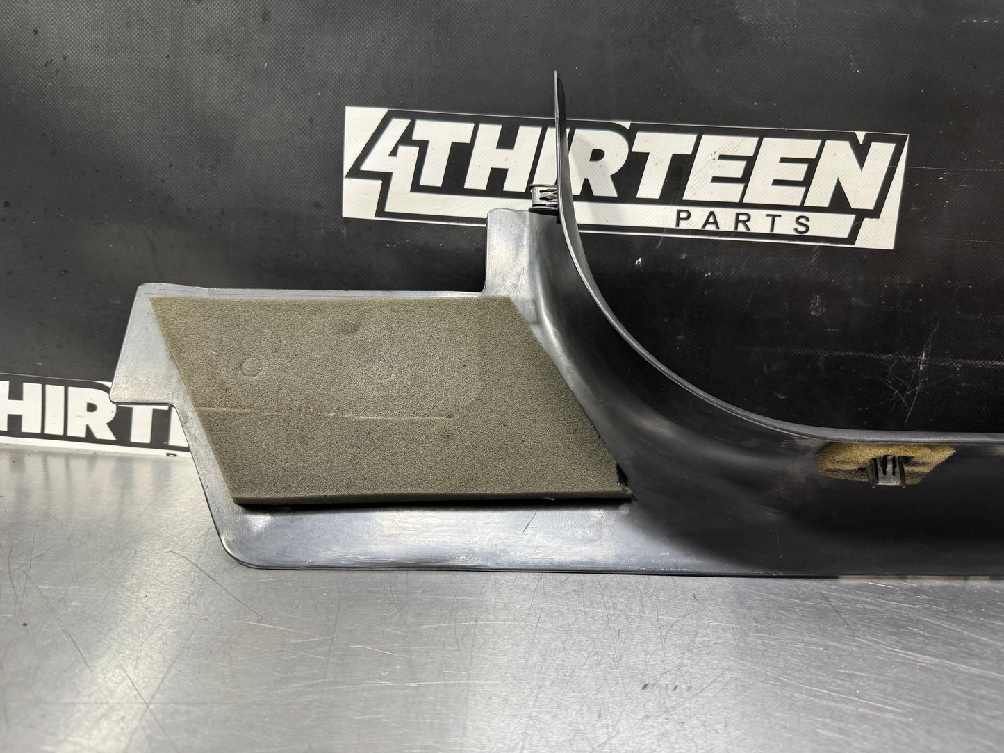 1997-2004 C5 CORVETTE DRIVER SIDE DOOR SILL KICK PANEL LH BLK OEM 10247091 #L471
