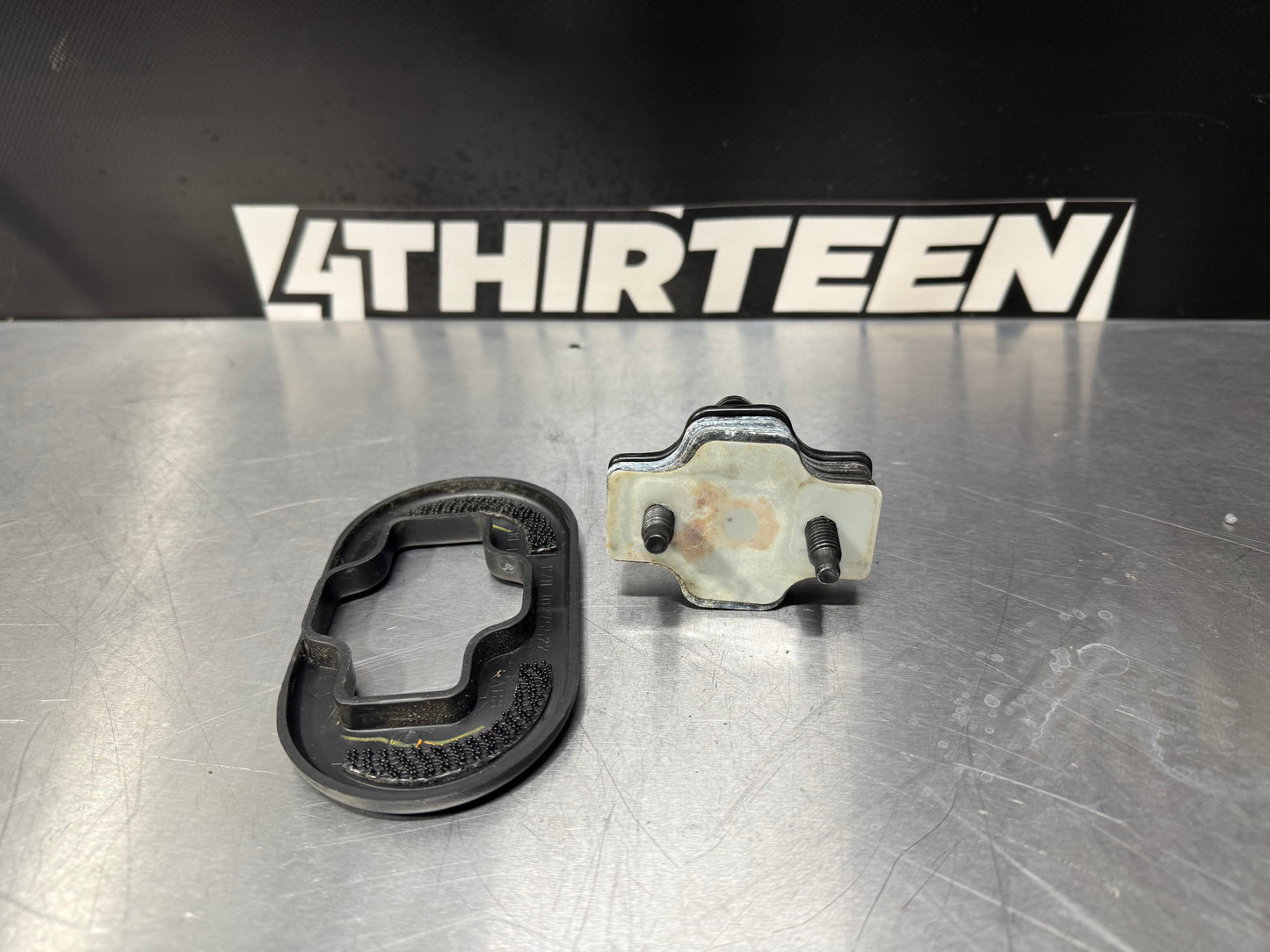 1997 - 2004 CORVETTE C5 LH OR RH DOOR STRIKER OEM 10275522 #L110