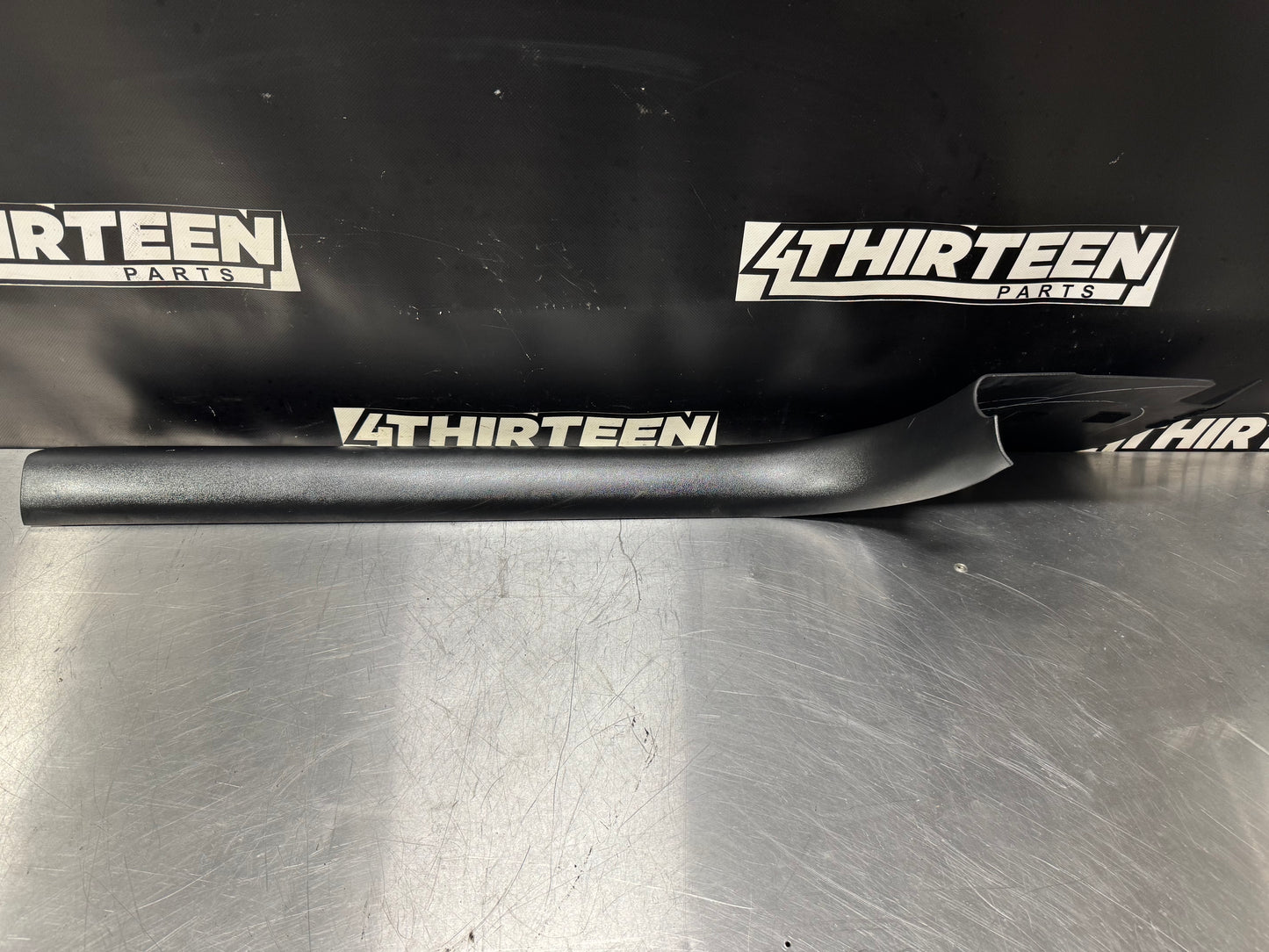 97-04 C5 CORVETTE PASSENGER SIDE DOOR SILL KICK PANEL RH BLK OEM 10430854 #L332