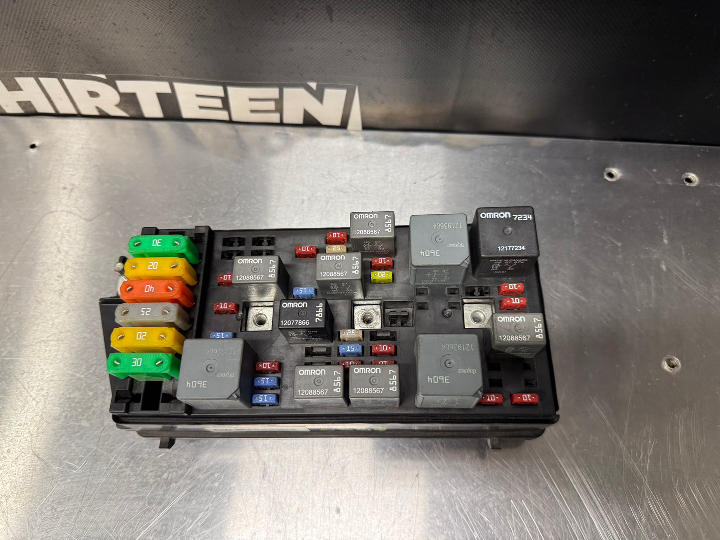 01-04 CORVETTE C5 ENGINE BAY FUSE RELAY BOX OEM 10316193 #L227