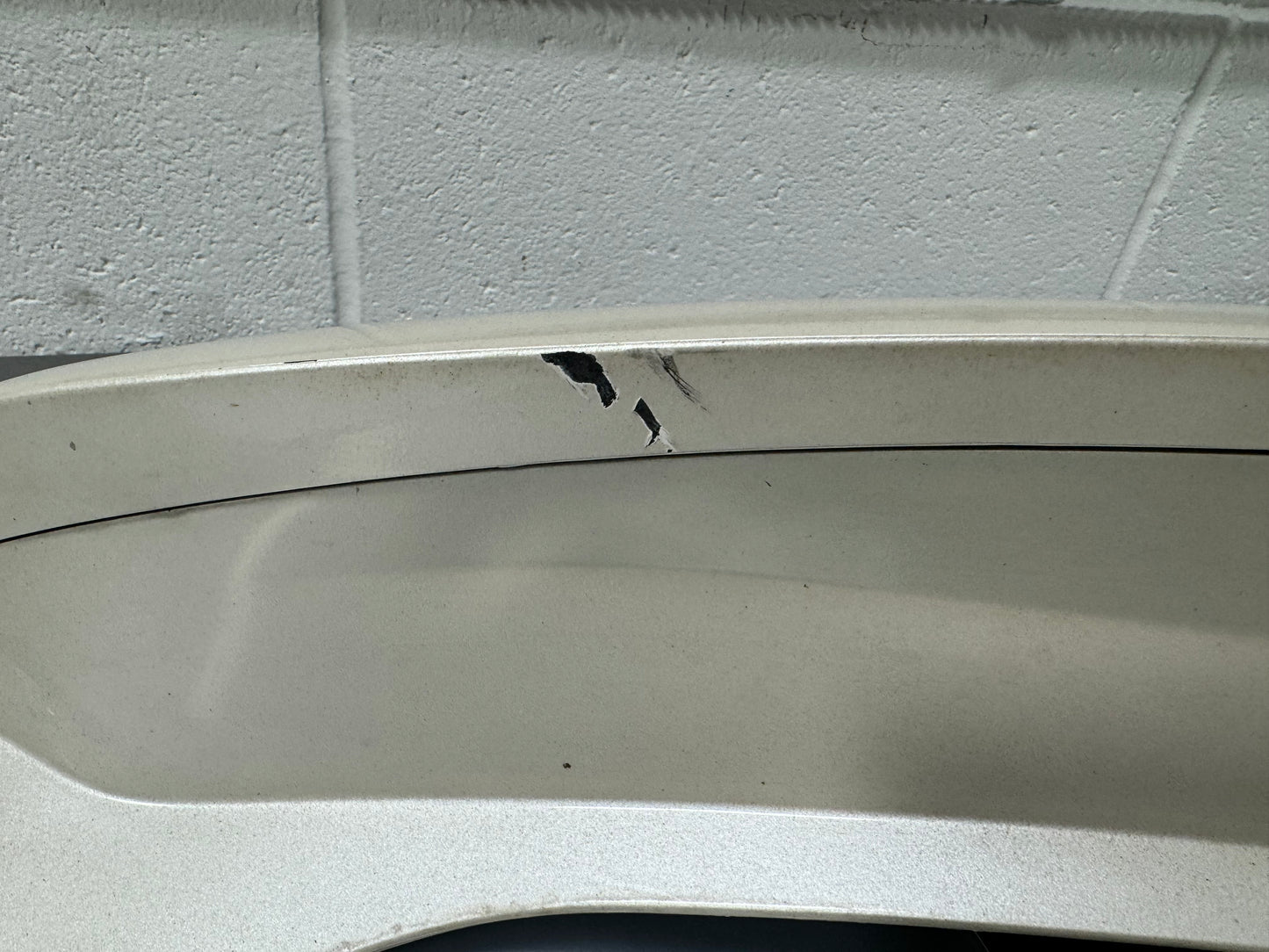 03-06 CADILLAC ESCALADE RIGHT REAR QUARTER PANEL UPPER APPLIQUE 15045874 #L6