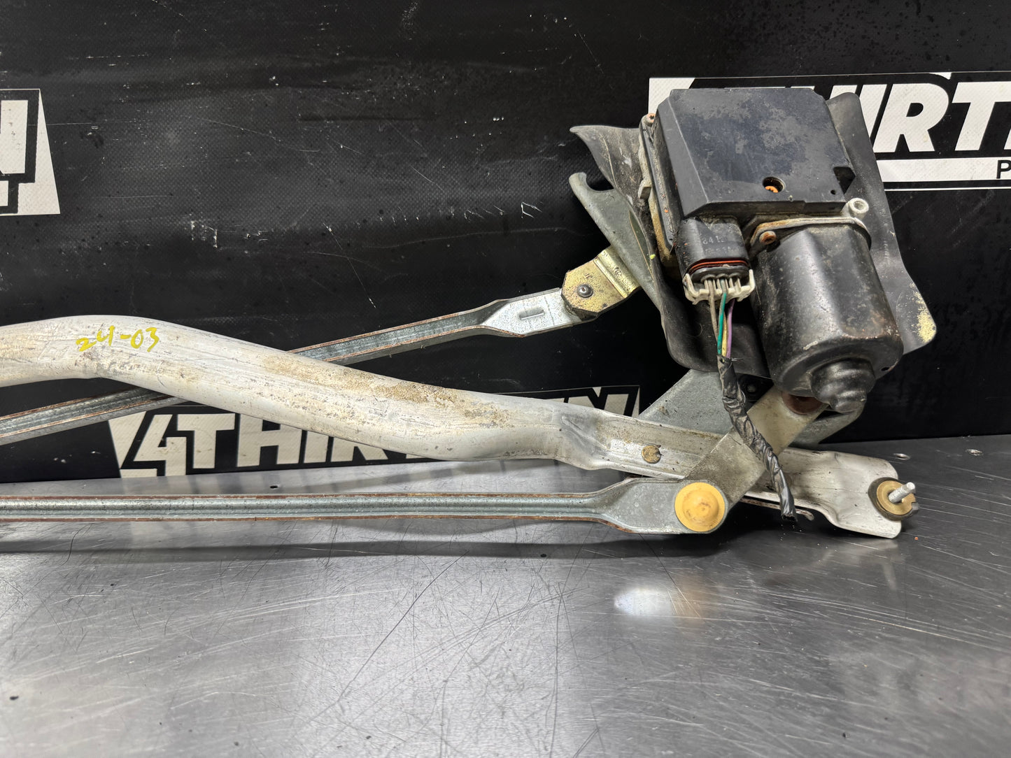 97-04 C5 CORVETTE WINDSHIELD WIPER ARM LINKAGE MOTOR ASSEMBLY #L480