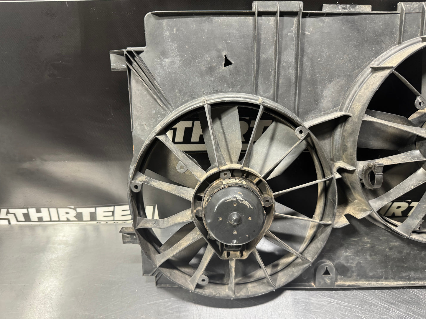 97-04 C5 CORVETTE DUAL RADIATOR FAN W/ SHROUD OEM #L490