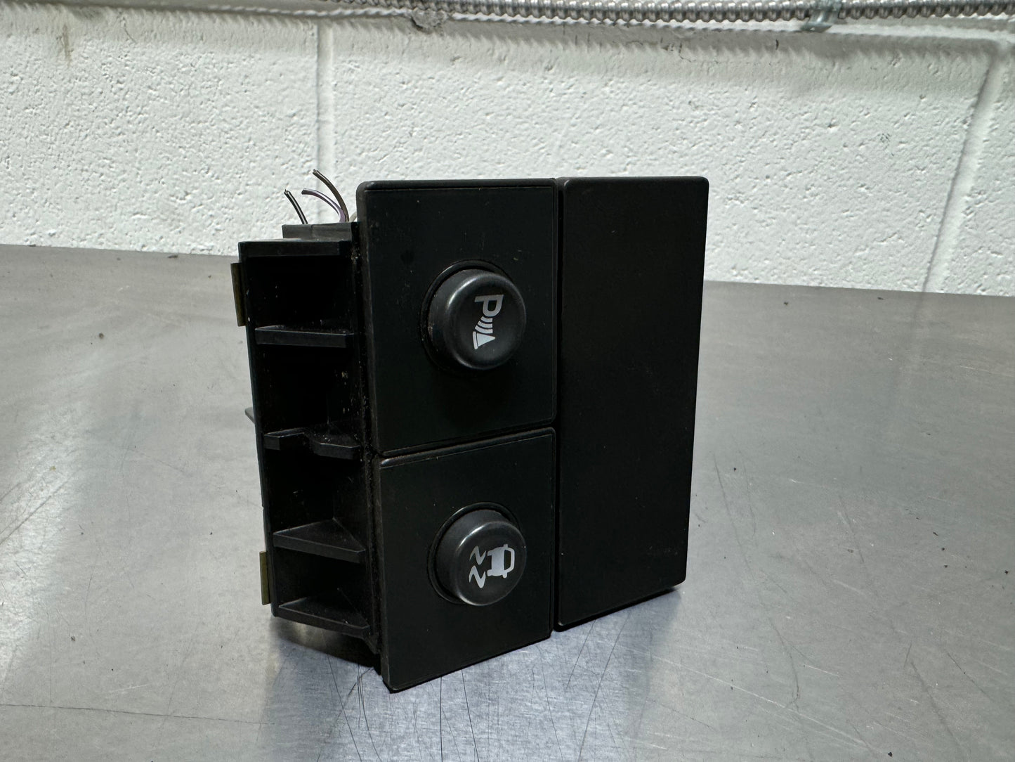 2003 CADILLAC ESCALADE PARK SENSOR AND TRACTION CONTROL SWITCH 15040483 #L19