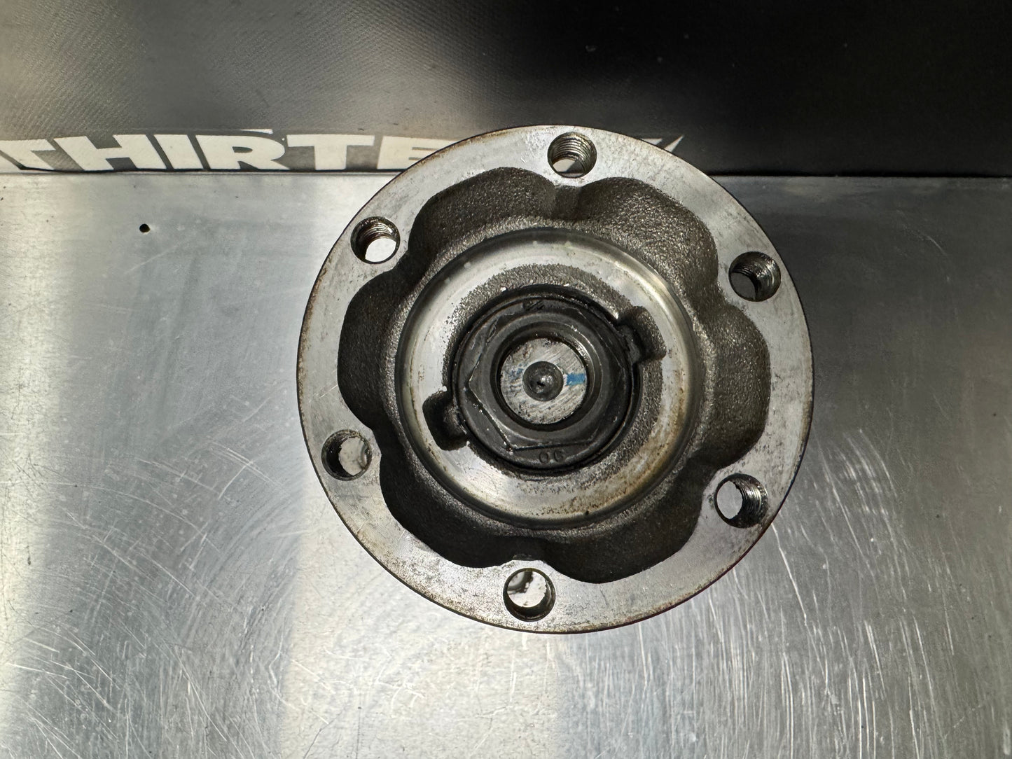 2004 PONTIAC GTO PASSENGER REAR RR WHEEL HUB OEM #L229