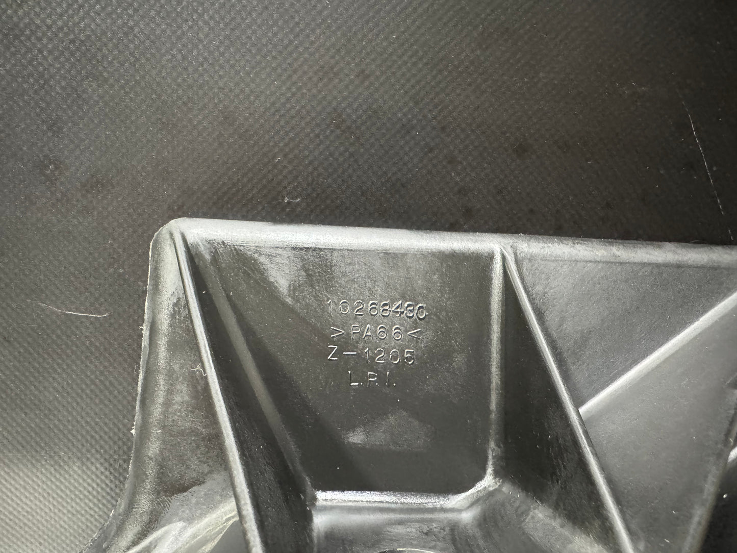 97-04 C5 CORVETTE BATTERY TRAY OEM 10268430 #L306