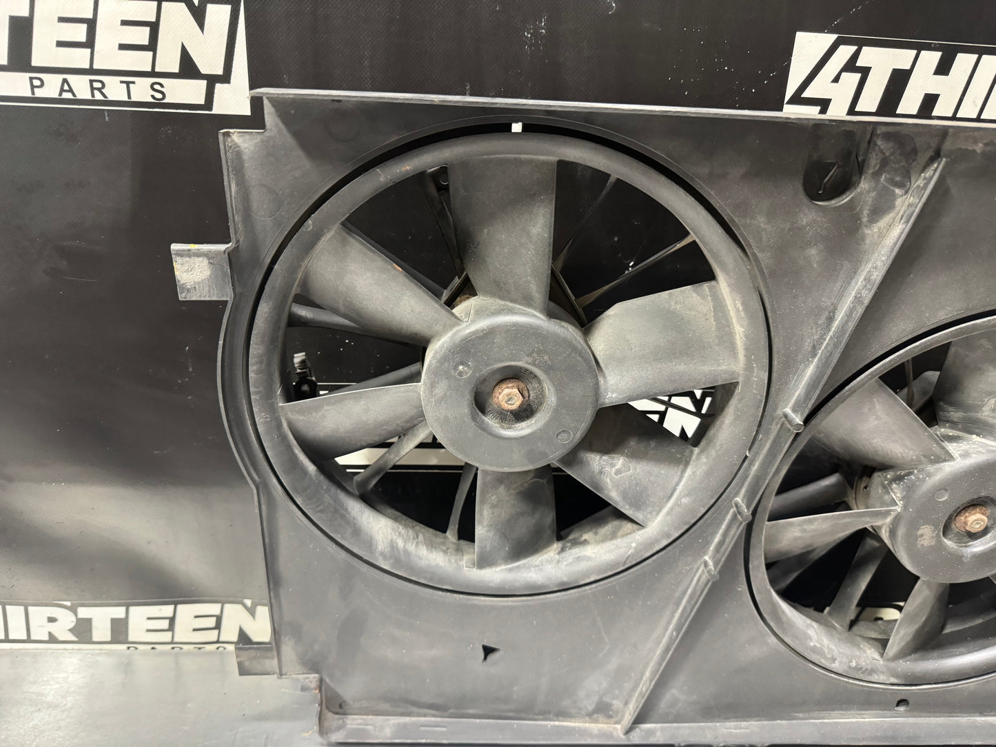 97-04 C5 CORVETTE DUAL RADIATOR FAN W/ SHROUD OEM #L491