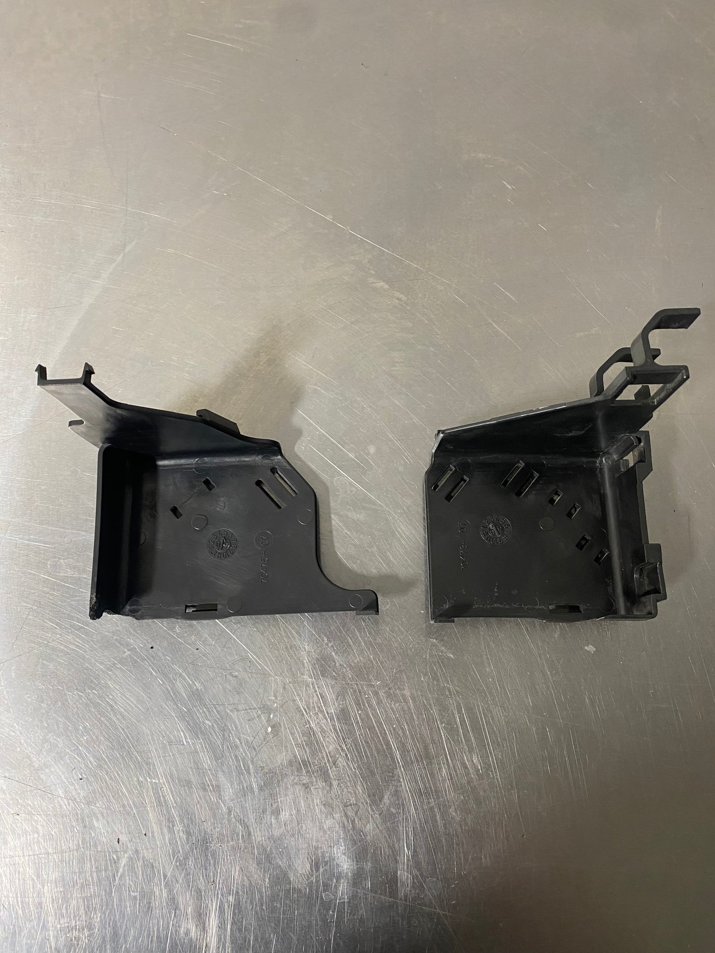 2009 HARLEY-DAVIDSON VRSCDX VROD OEM BATTERY TRAY 70475-07 70473-07 #2