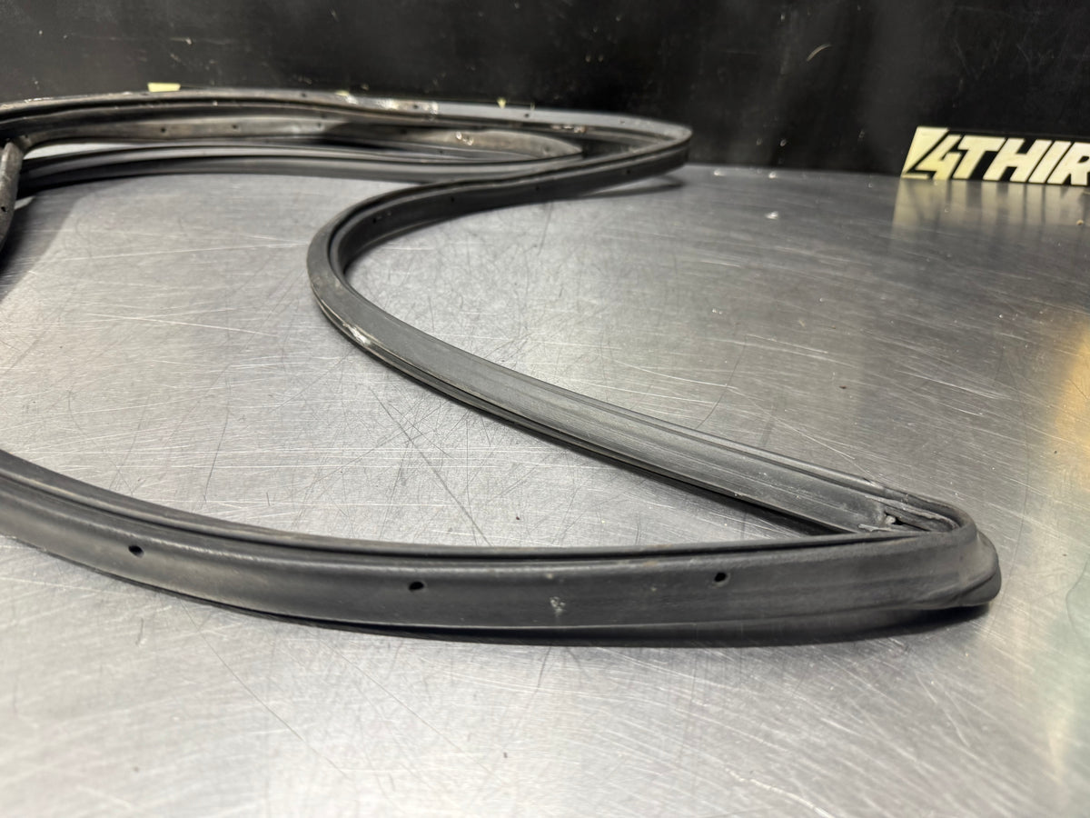04-06 PONTIAC GTO LH DRIVER DOOR SILL WEATHER STRIP SEAL OEM #N939