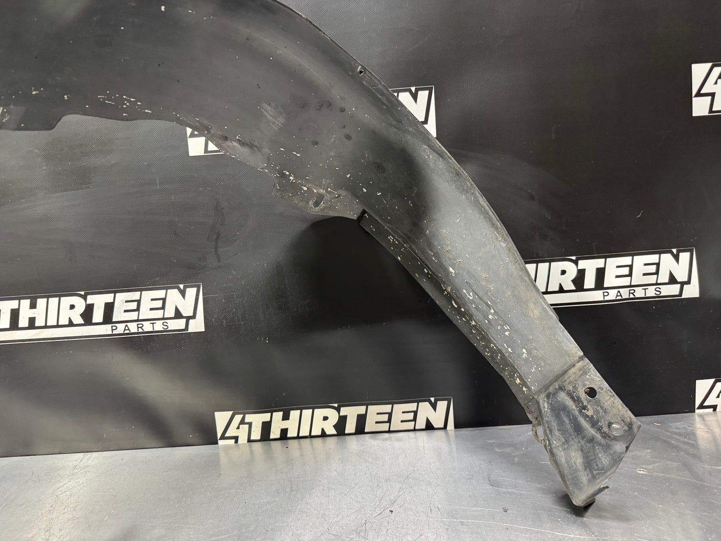 2004 PONTIAC GTO OEM RF FENDER LINER 92076174 OEM #L254