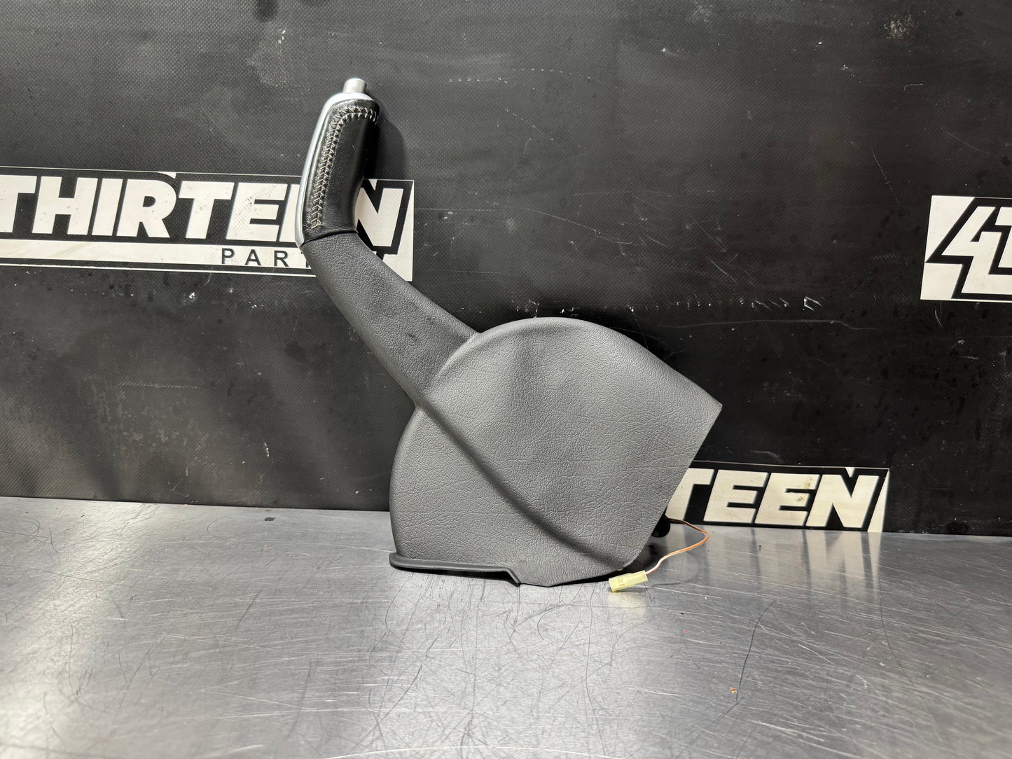 04-06 PONTIAC GTO EMERGENCY BRAKE HANDLE GREY STITCHING #L424