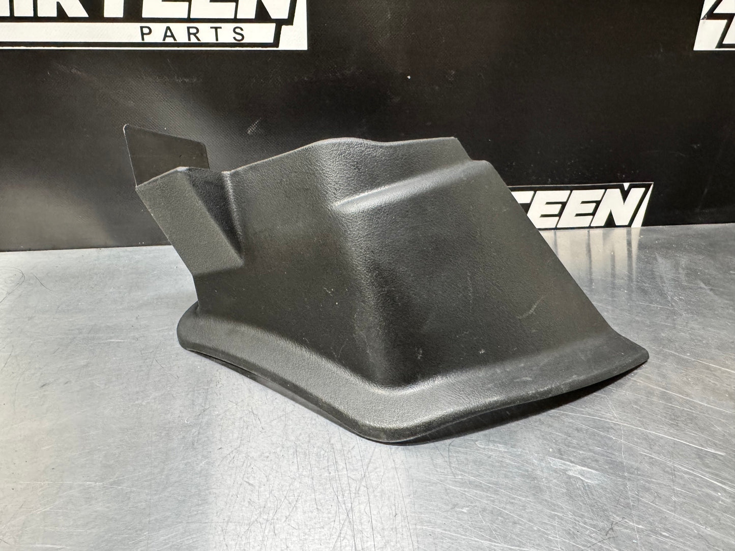 98-04 C5 CORVETTE CONVERTIBLE REAR COMPARTMENT TRIM PANEL RH 10285265 OEM #L139