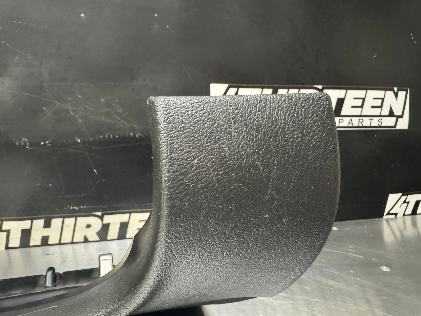 04-06 PONTIAC GTO LOWER DASH FUSE PANEL COVER OEM #L366