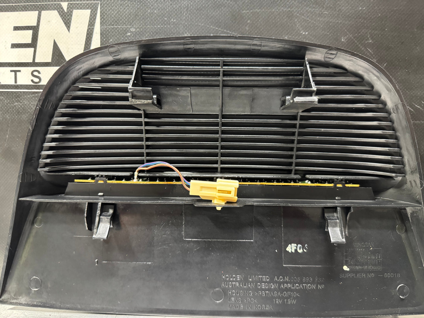 04-06 PONTIAC GTO THIRD BRAKE LIGHT 92160164 #L428