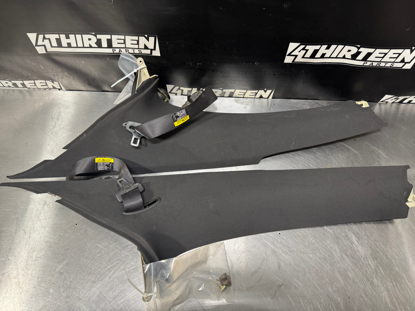 04-06 PONTIAC GTO C PILLAR INTERIOR TRIM SET LH AND RH WITH SEAT BELTS #L421