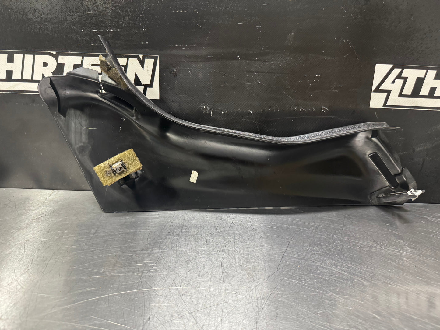 97-04 CORVETTE C5 LH B PILLAR TRIM 10258545 OEM #L478