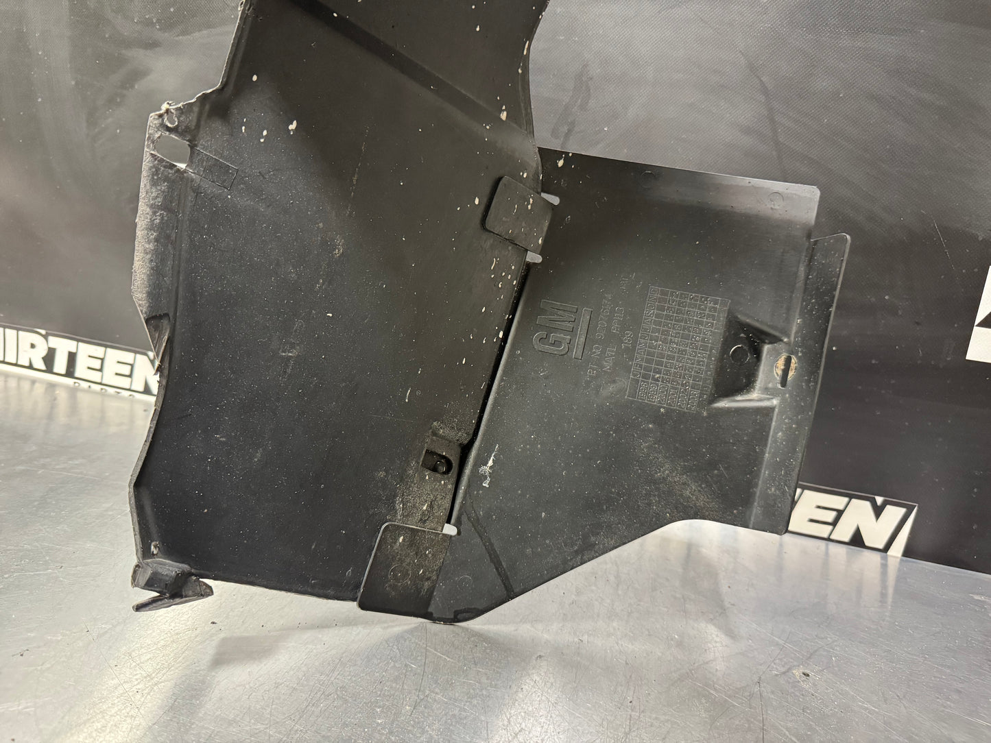2004 PONTIAC GTO OEM RF FENDER LINER 92076174 OEM #L254