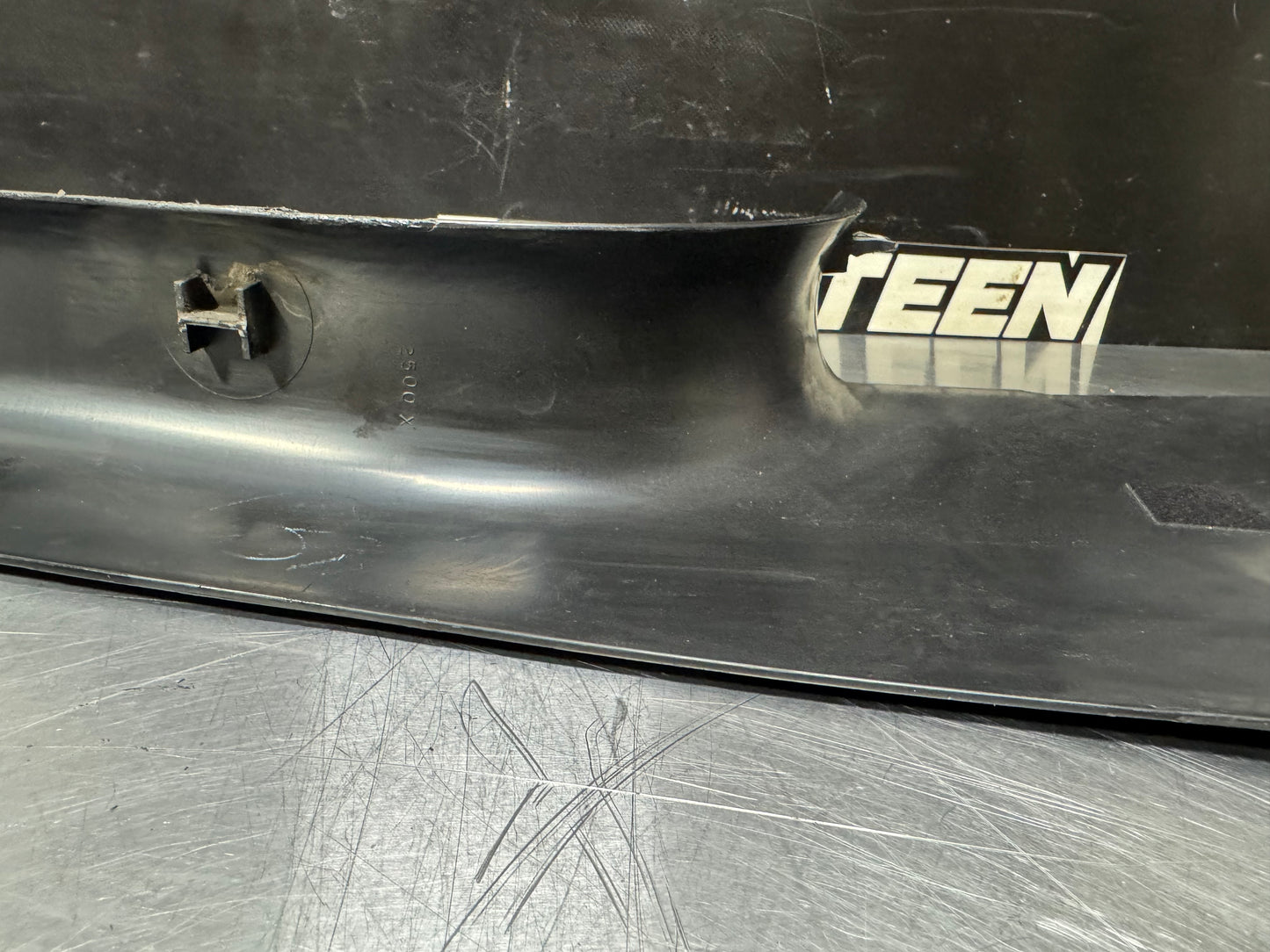 97-04 C5 CORVETTE PASSENGER SIDE DOOR SILL KICK PANEL RH BLK OEM 10247092 #L461
