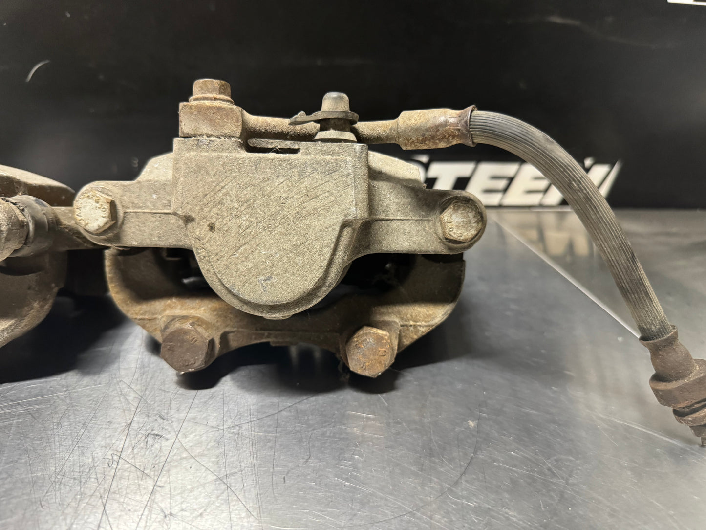 04-06 PONTIAC GTO REAR BRAKE CALIPERS OEM #N83