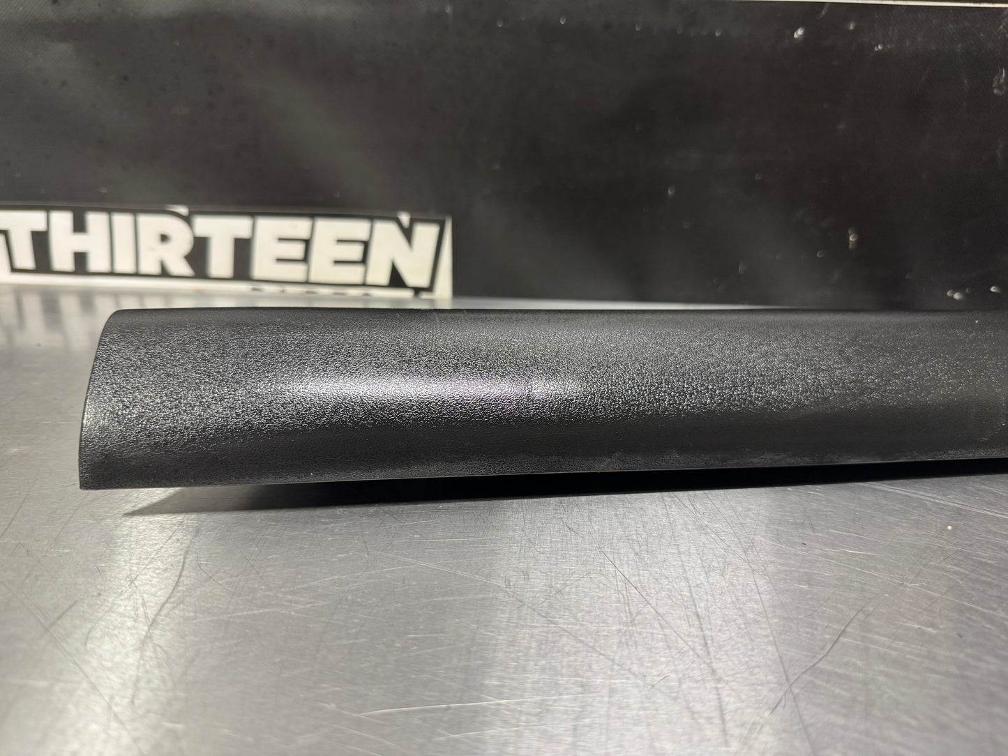 97-04 C5 CORVETTE PASSENGER SIDE DOOR SILL KICK PANEL RH BLK OEM 10247092 #L461