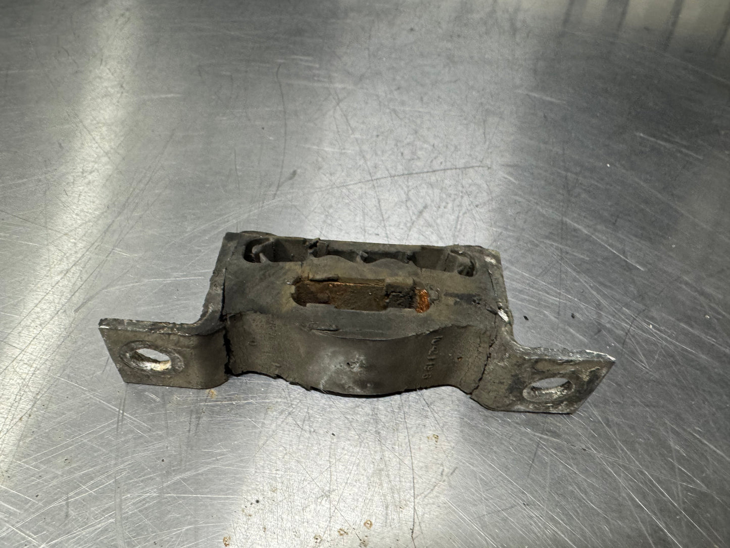 1997-2004 C5 CORVETTE REAR RUBBER EXHAUST HANGER #L269