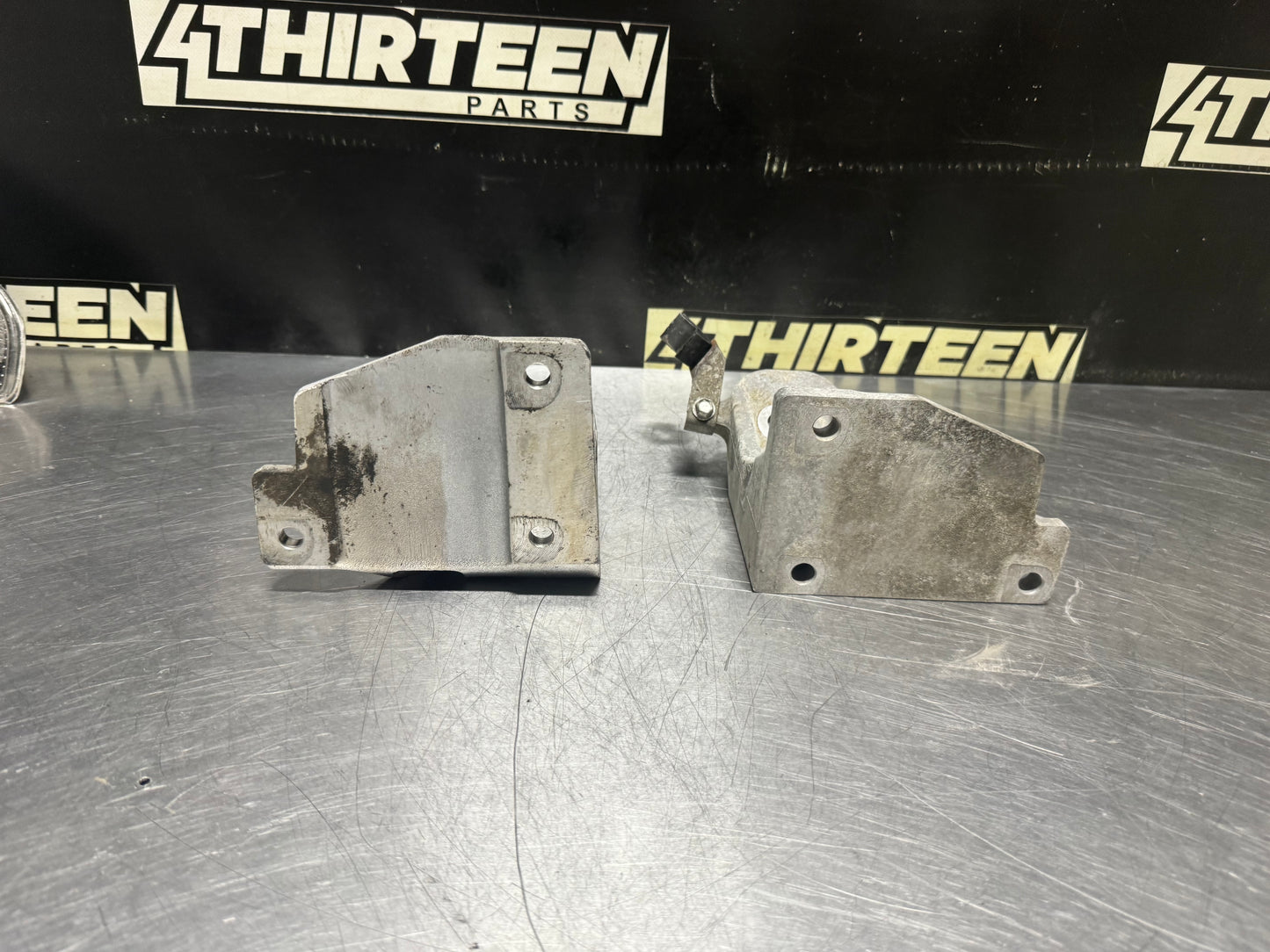 04-06 PONTIAC GTO MOTOR MOUNT BRACKETS OEM #N640