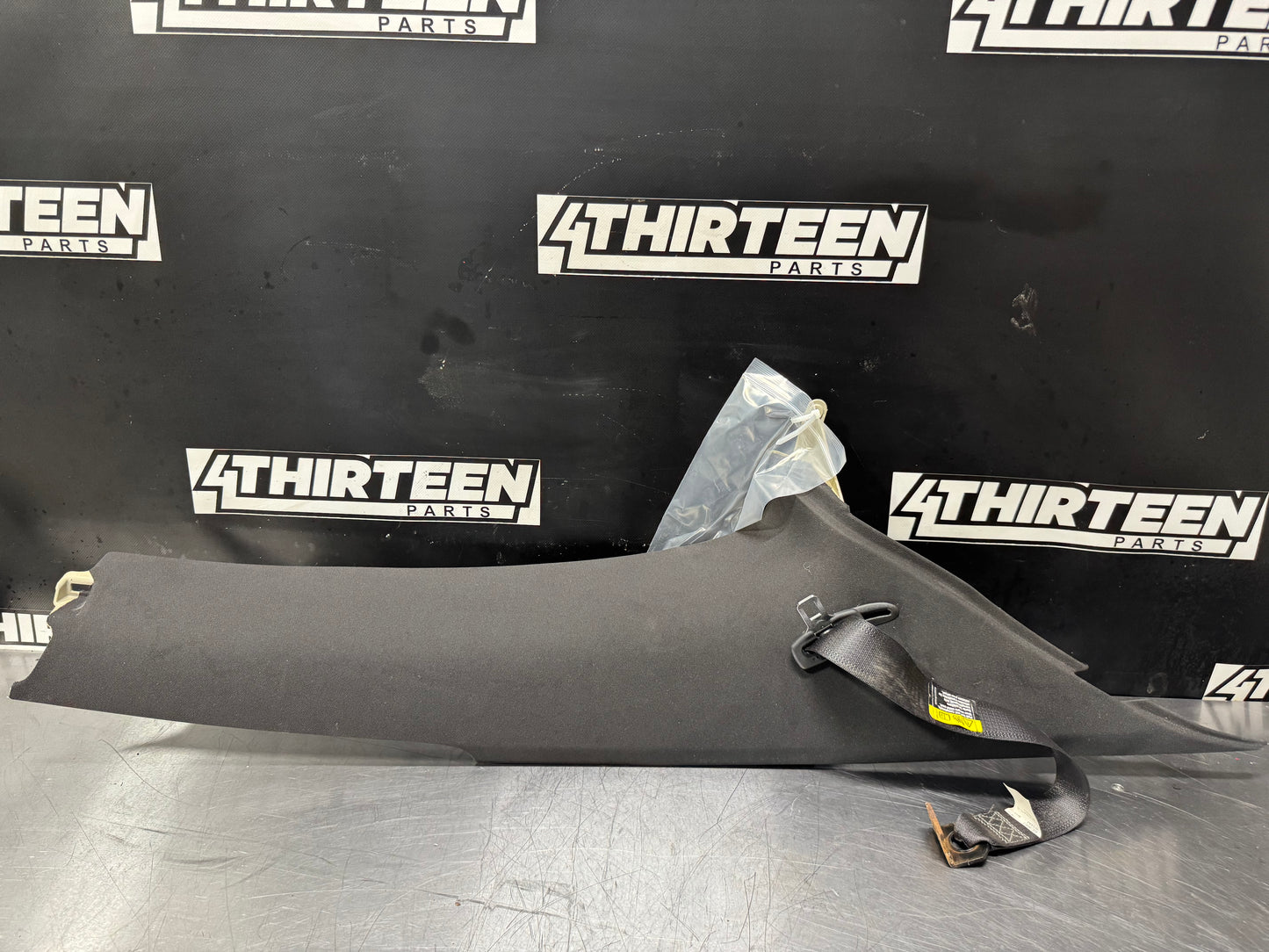 04-06 PONTIAC GTO C PILLAR INTERIOR TRIM SET LH AND RH WITH SEAT BELTS #L421