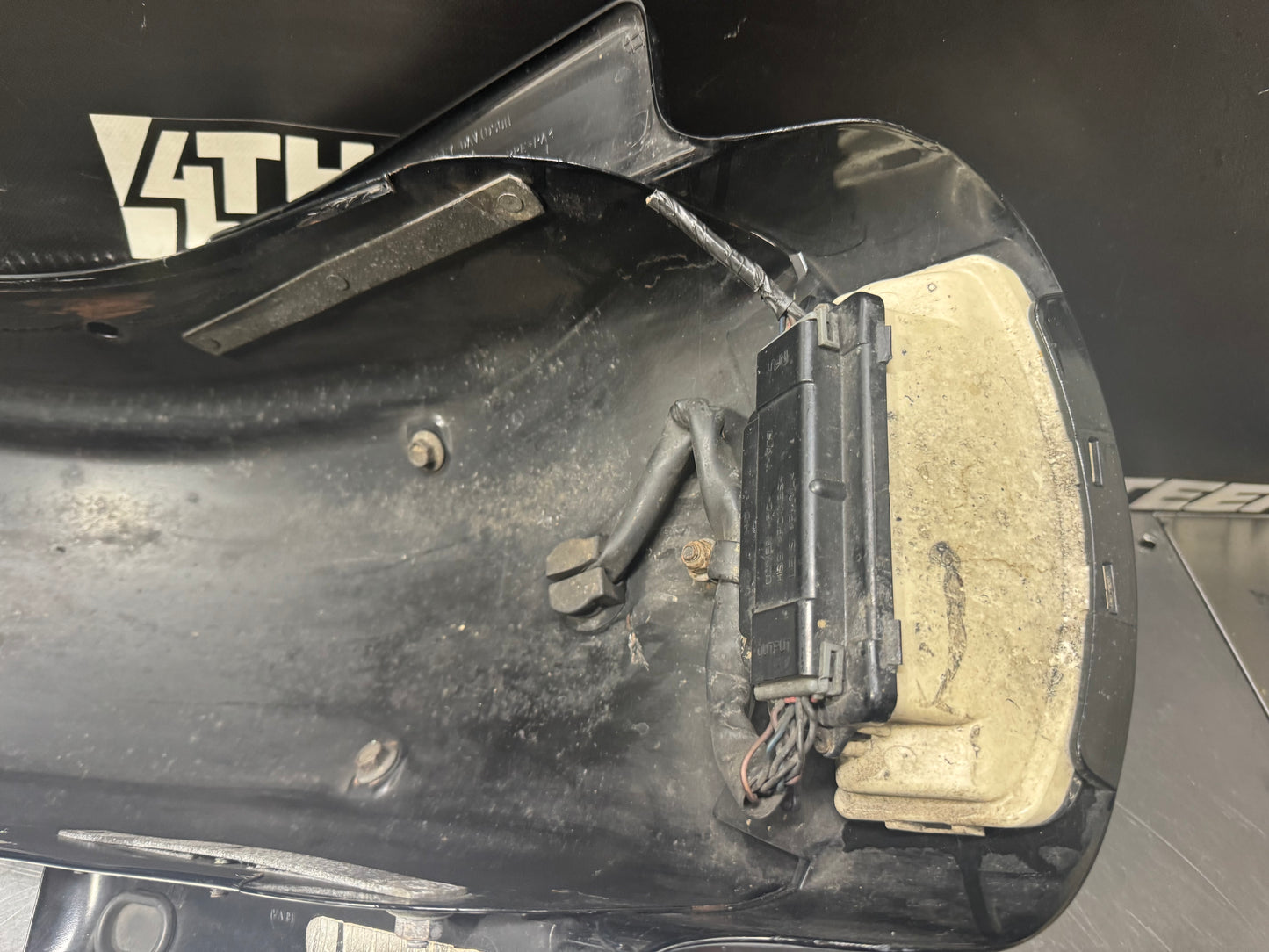 2010 HARLEY DAVIDSON STREET GLIDE REAR FENDER W/ LIGHTS OEM #N335