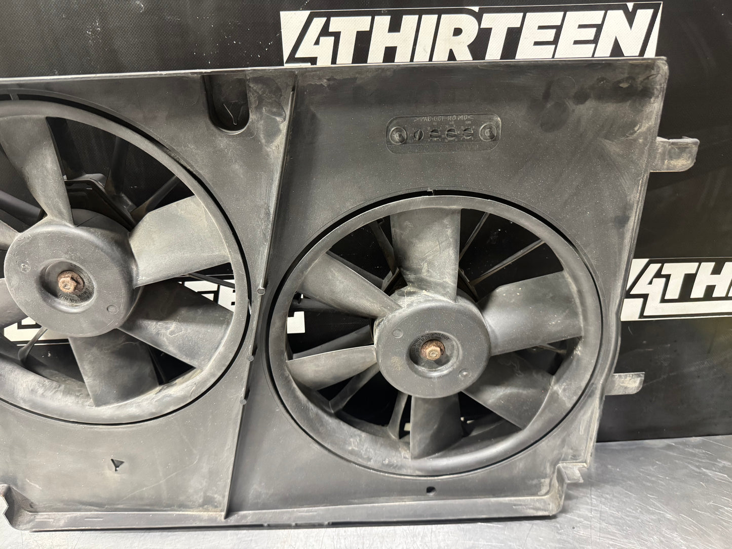 97-04 C5 CORVETTE DUAL RADIATOR FAN W/ SHROUD OEM #L491