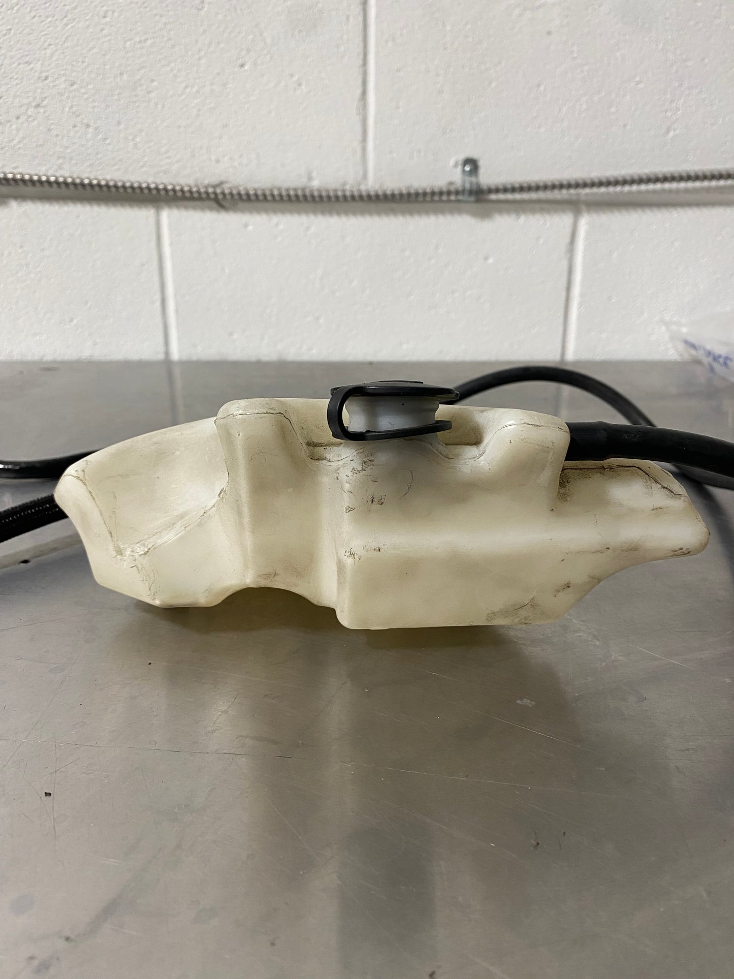 2009 HARLEY-DAVIDSON VRSCDX OEM COOLANT RESERVOIR 26804-07 #2