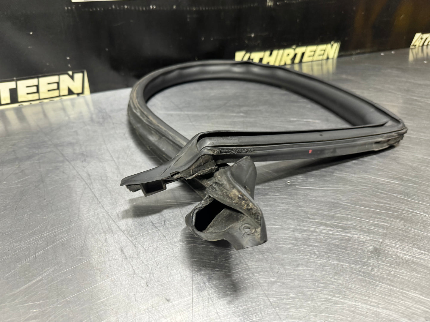 01-04 C5 Z06 FRC CORVETTE LH DRIVER DOOR SEAL OEM #N848