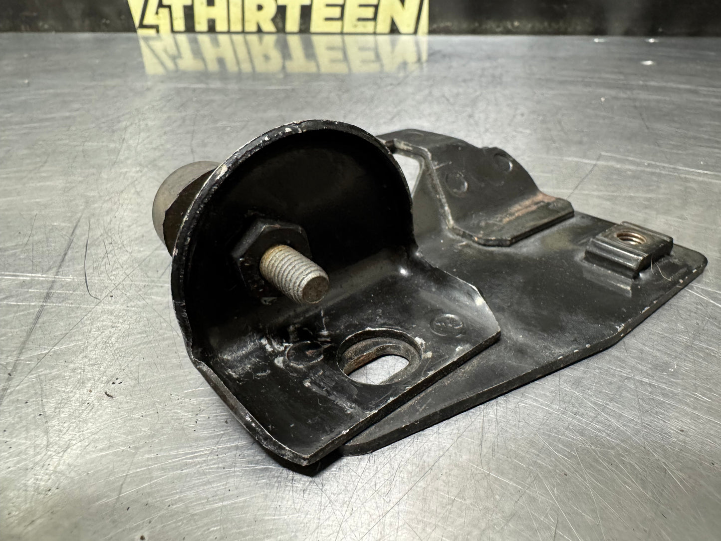 97-04 CORVETTE C5 HOOD BUMP STOP BRCKET RIGHT USED #N870